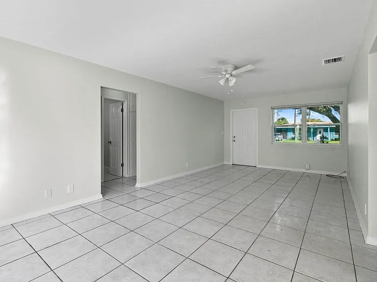 836 Evergreen Dr — Photo 4