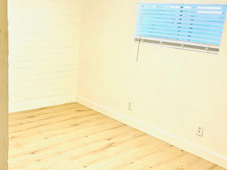 530 E Mariposa St — Photo 11