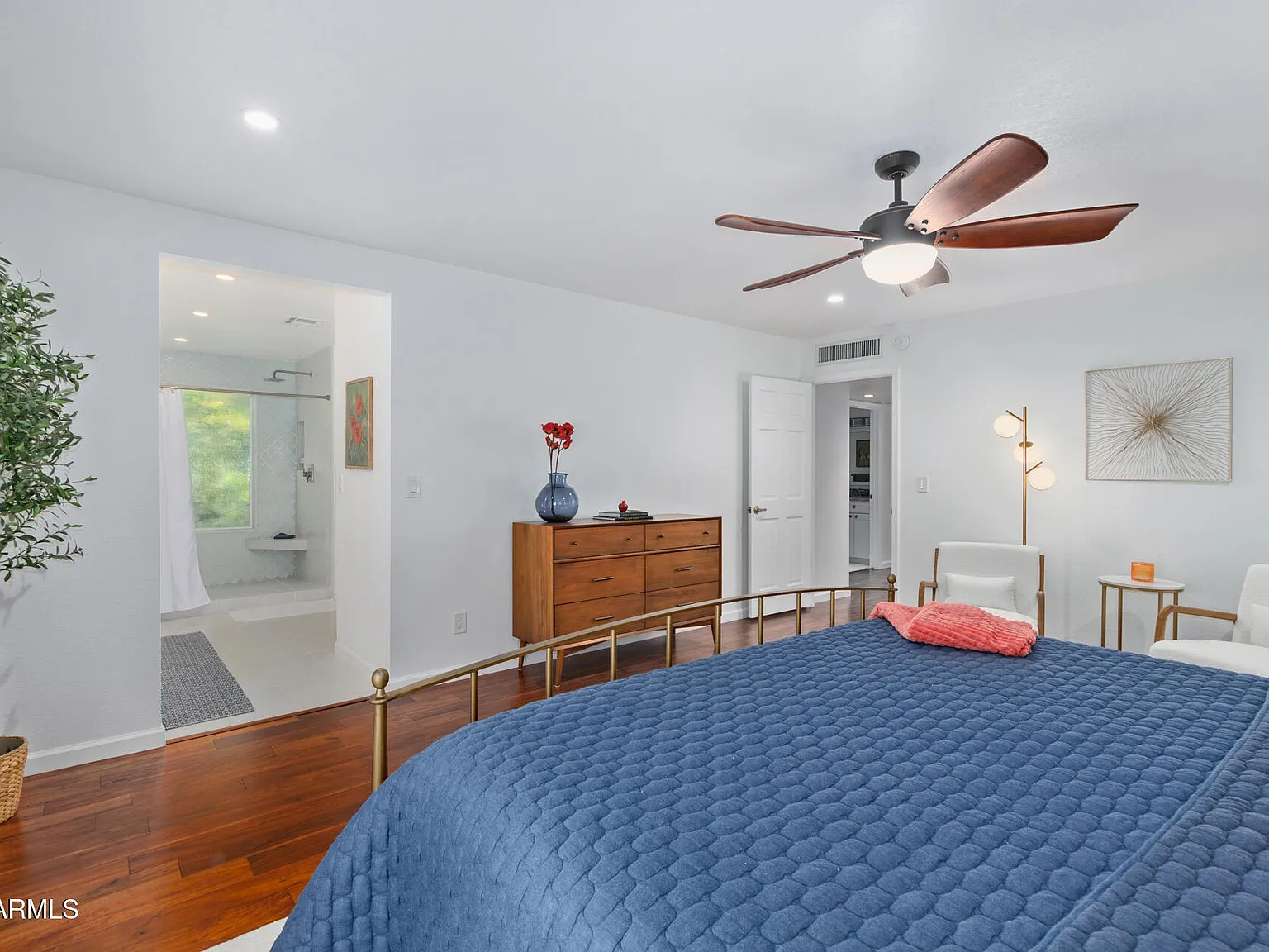 4 bed, 2.0 bath, 2312 sqft, $5,600 — Photo 4