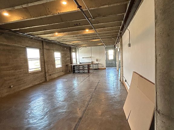 3rd image of 1000 E New York St #401