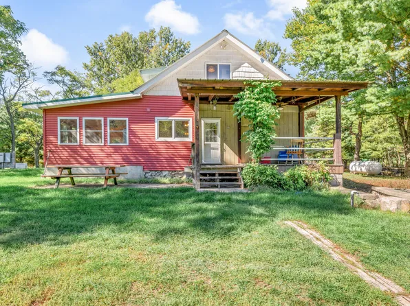 682 S Locust Ave, White Cloud, MI 49349