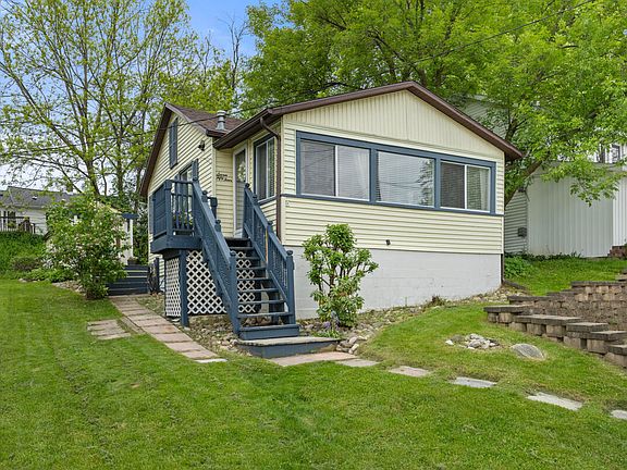 4th image of 754 Kornoelje Dr NE