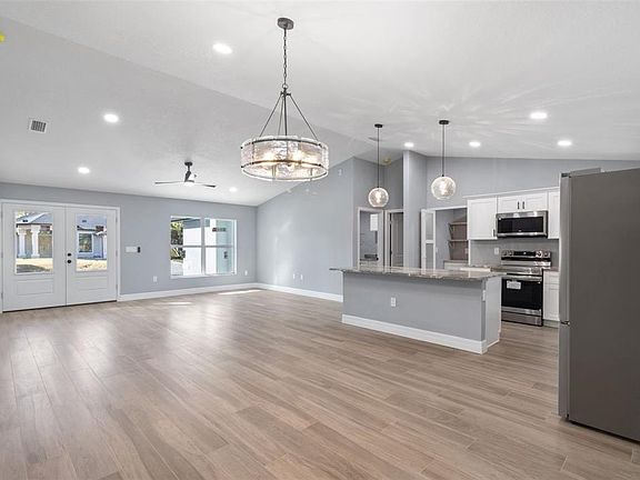 3rd image of 3421 Vivian Rd