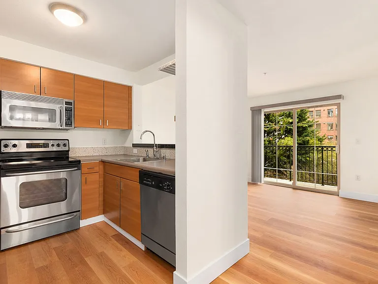 700 E Denny Way #404 — Photo 4