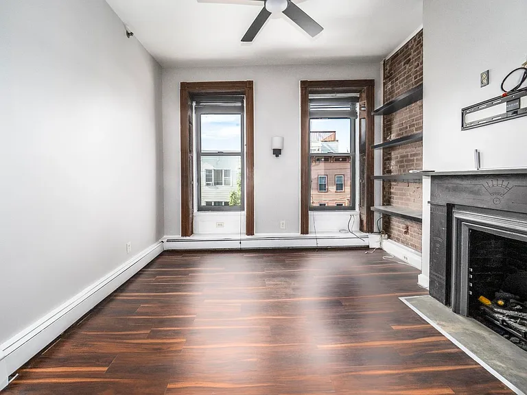 343 4th St #5 — Photo 3