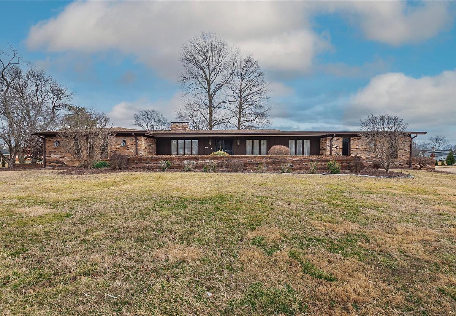 8 Daybreak Est, Saint Louis, MO 63128 Zillow