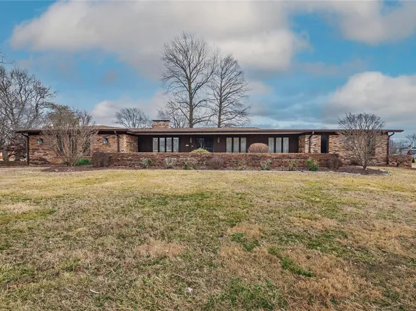 8 Daybreak Est, Saint Louis, MO 63128