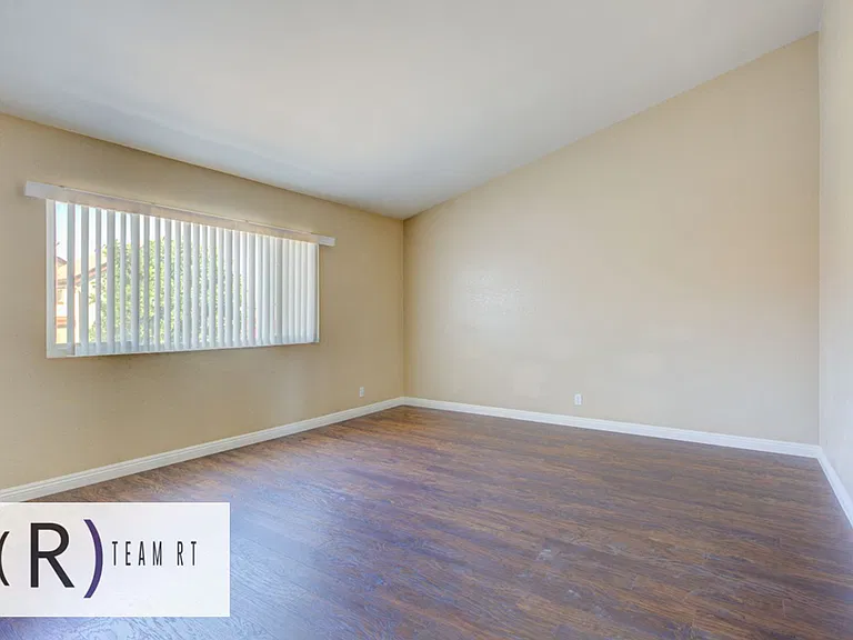 555 Azusa Ave #32 — Photo 16
