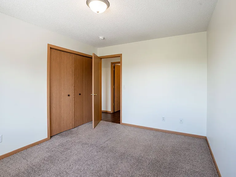 Bismarck, ND Sierra Ridge Apartments | 32C | Bedroom