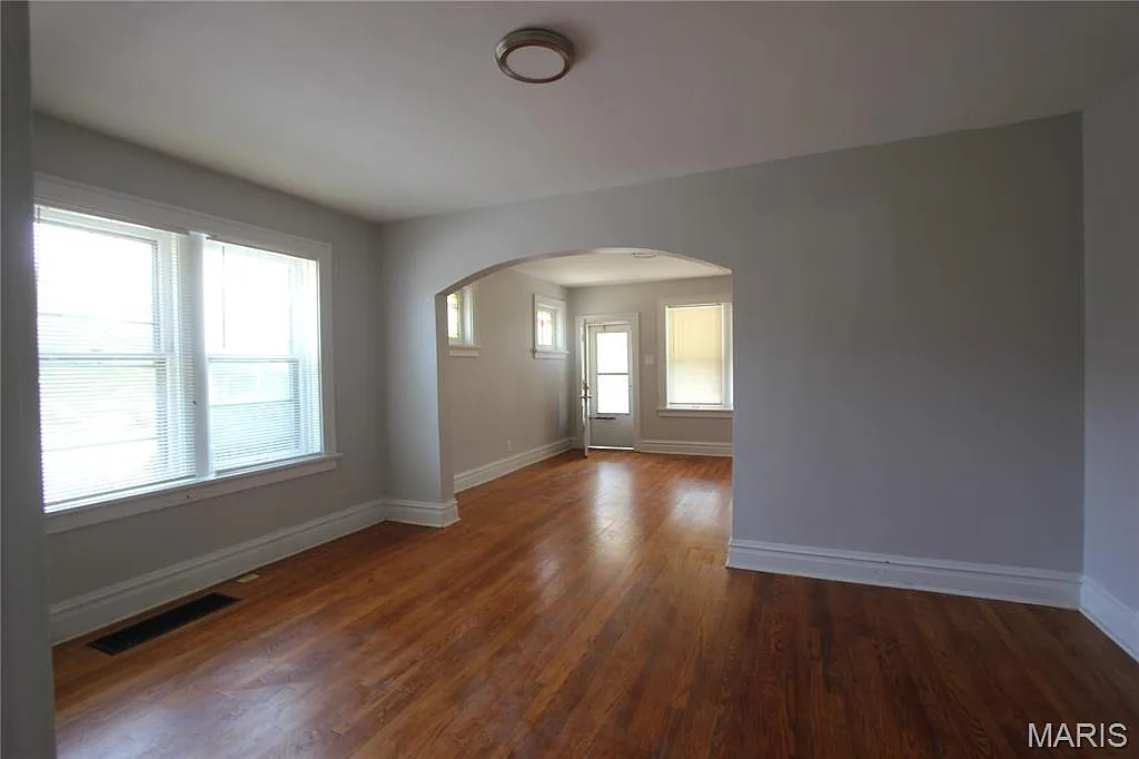 1 bed, 1.0 bath, 900 sqft, $1,050 — Photo 3
