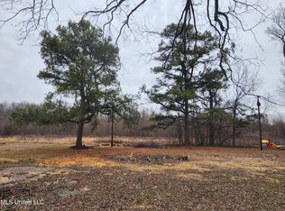 2020 Goodman Rd W, Horn Lake, MS 38637