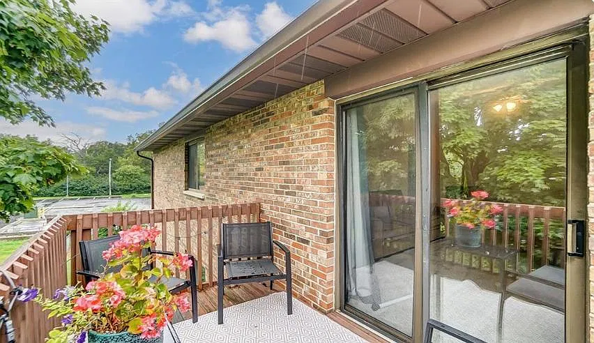 2 bed, 1072 sqft, $1,330 — Photo 4