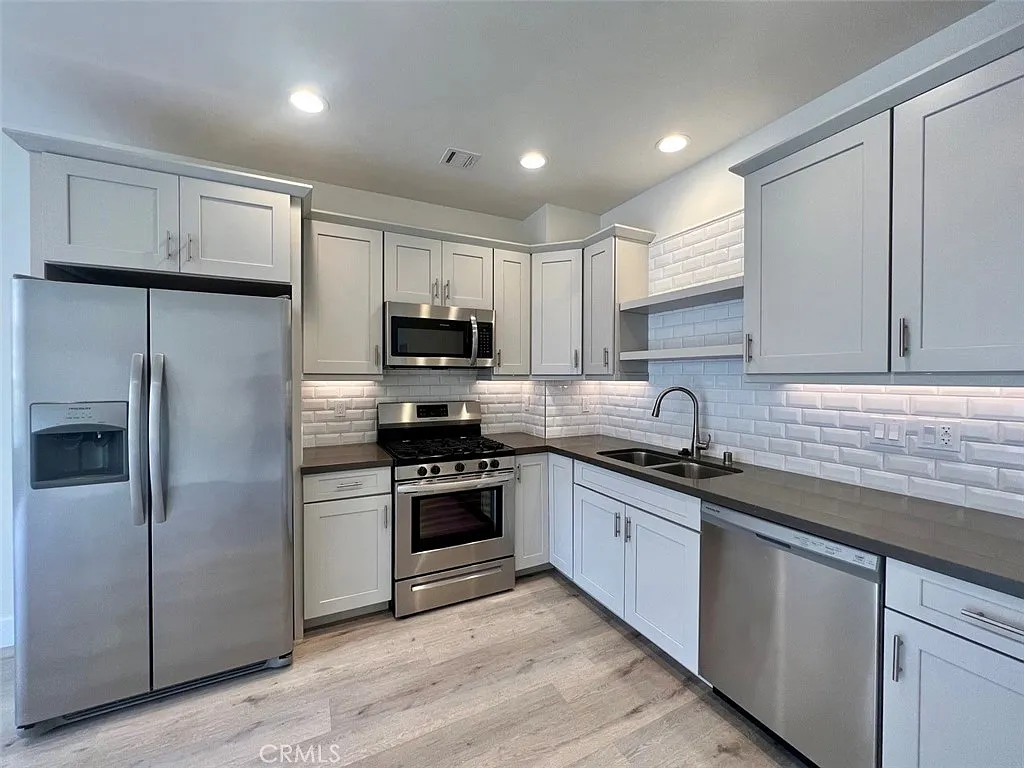 314 W 6th St — Photo 1