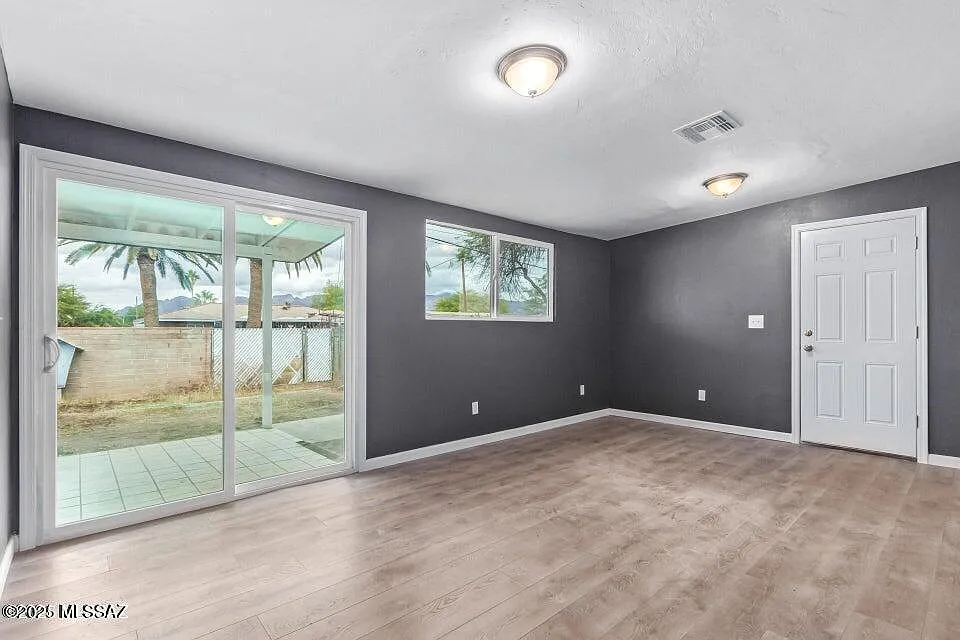 4 bed, 3.0 bath, 1656 sqft, $1,900 — Photo 4