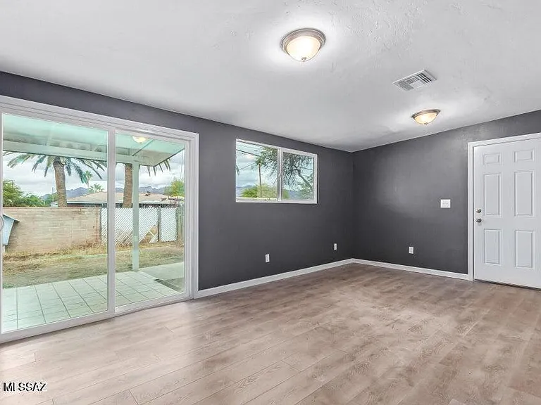 843 E Alturas St — Photo 4