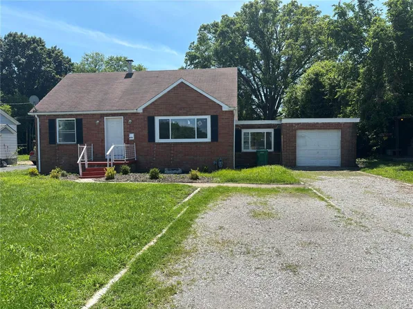 870 Jerome Ln, Cahokia, IL 62206