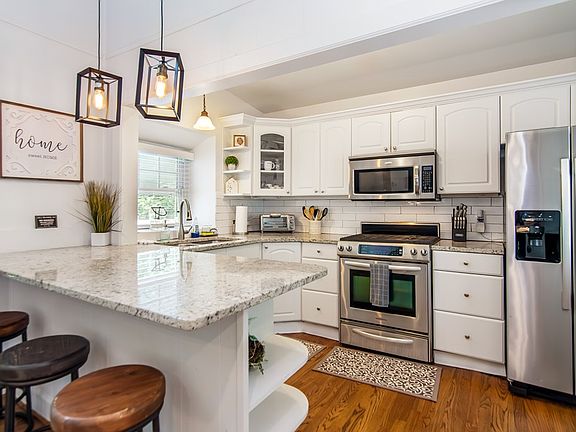 4th image of 1056 Sky Hawk Mountain Rd