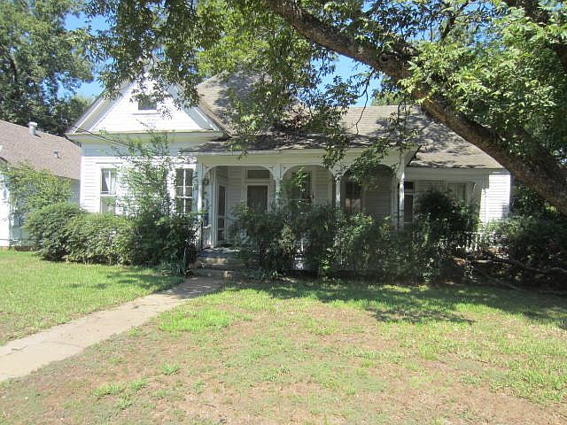 1st image of 709 W Burleson St