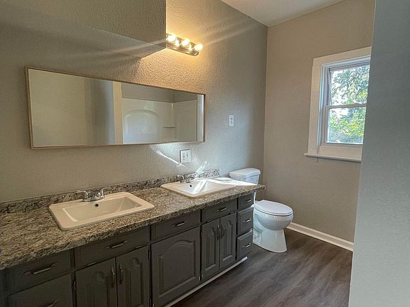 5th image of 1015 Greeley Ave