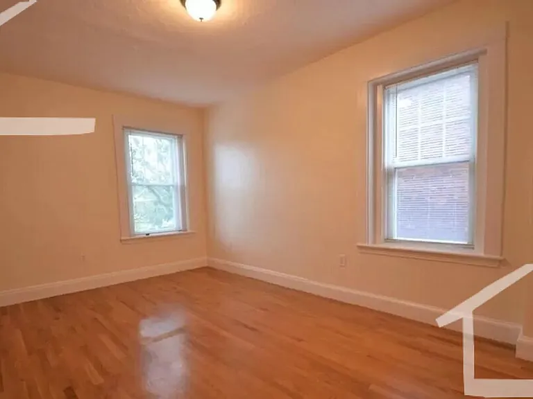 198 Winthrop Rd #5E — Photo 4