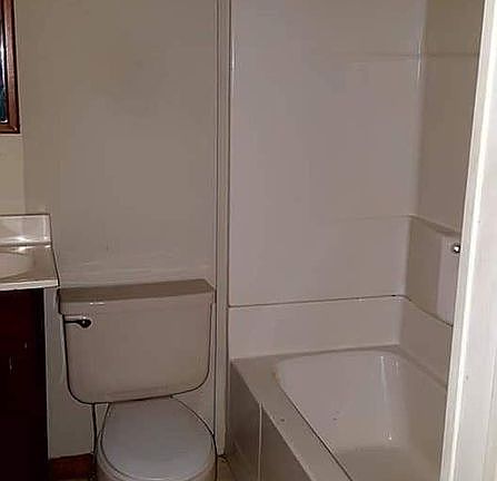 Bathroom 1300 B
