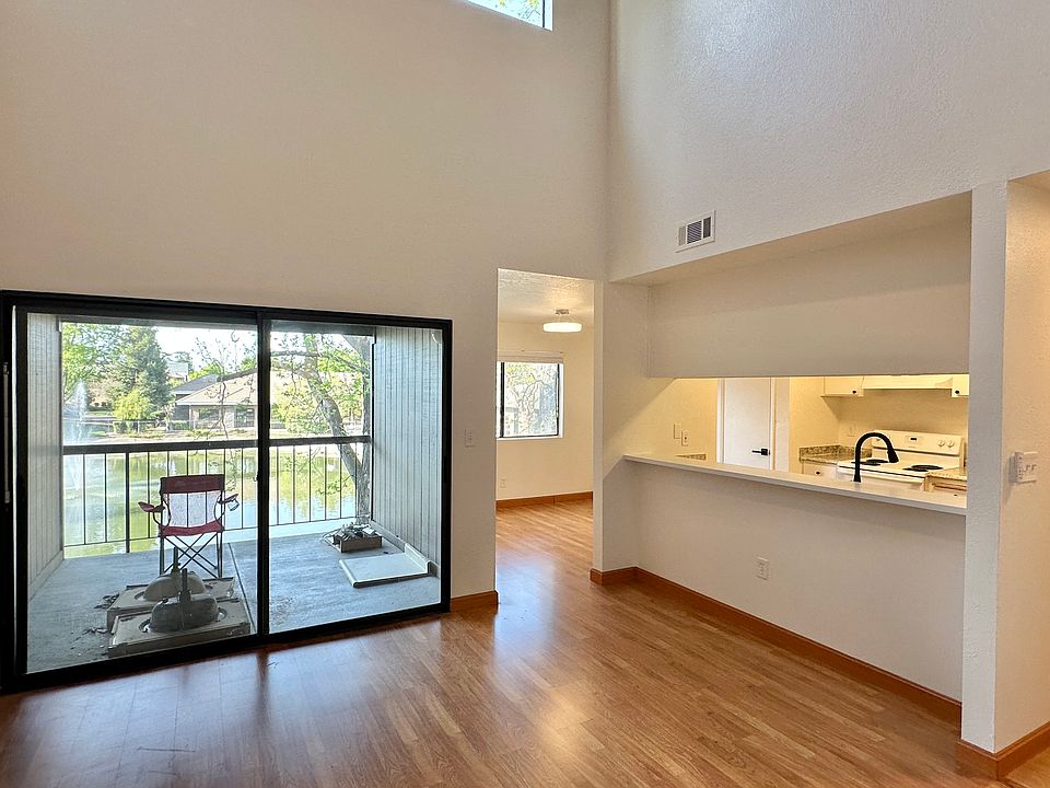 1st image of 2905 Niagra St APT 261