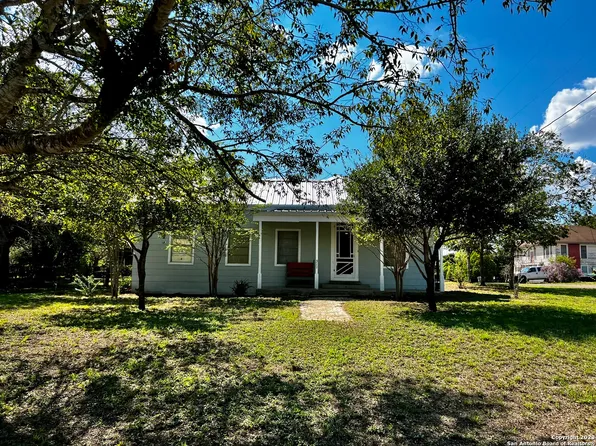 311 Reiffert St, Runge, TX 78151