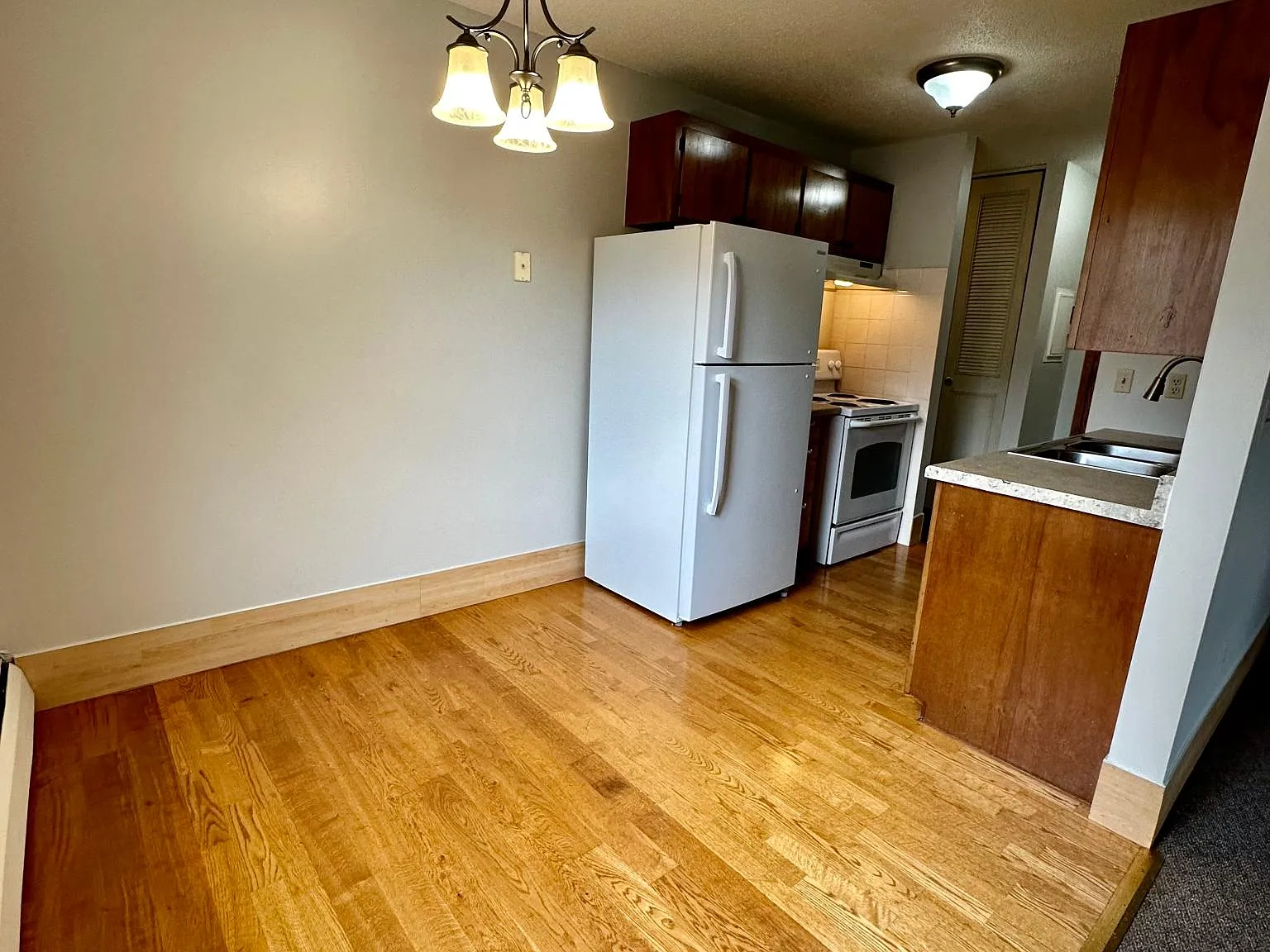 315 5th St SE — Photo 3