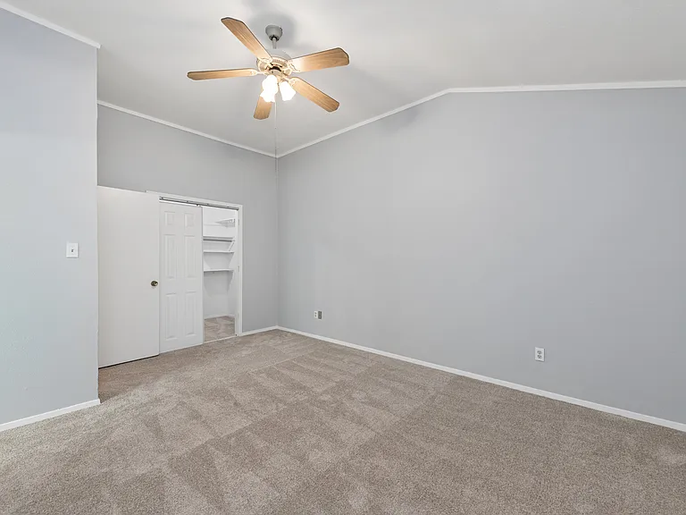 513 Hunters Glen St — Photo 21