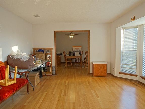 3rd image of 5920 Roble Loma Dr