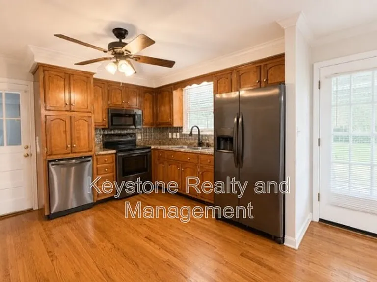 2111 Fleming Rd — Photo 2