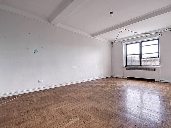 2nd image of 831 Gerard Ave APT 2B