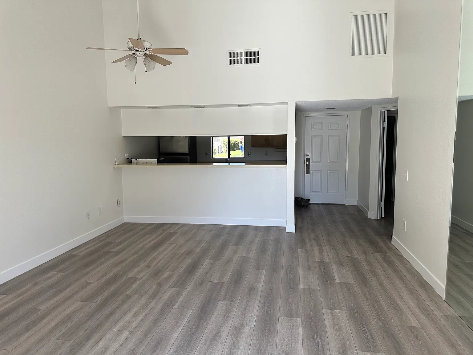 2 bed, 938 sqft, $2,500 — Photo 3