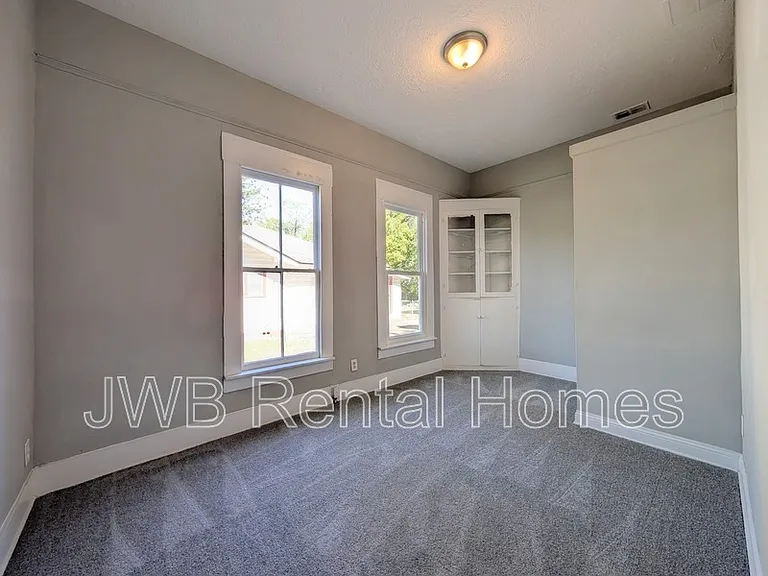 421 Golfair Blvd — Photo 6