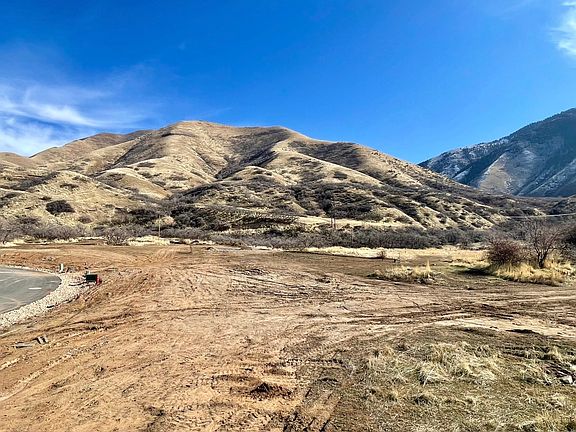 3rd image of 2056 E Maple Hills Ln