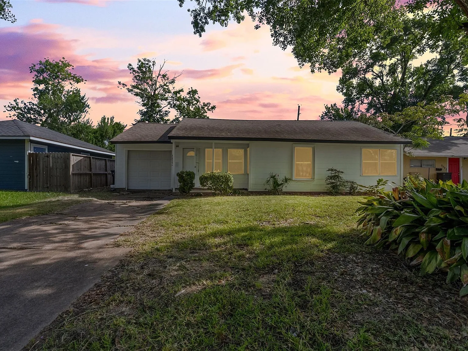 3 bed, 2.0 bath, 1348 sqft, $1,600 — Photo 2