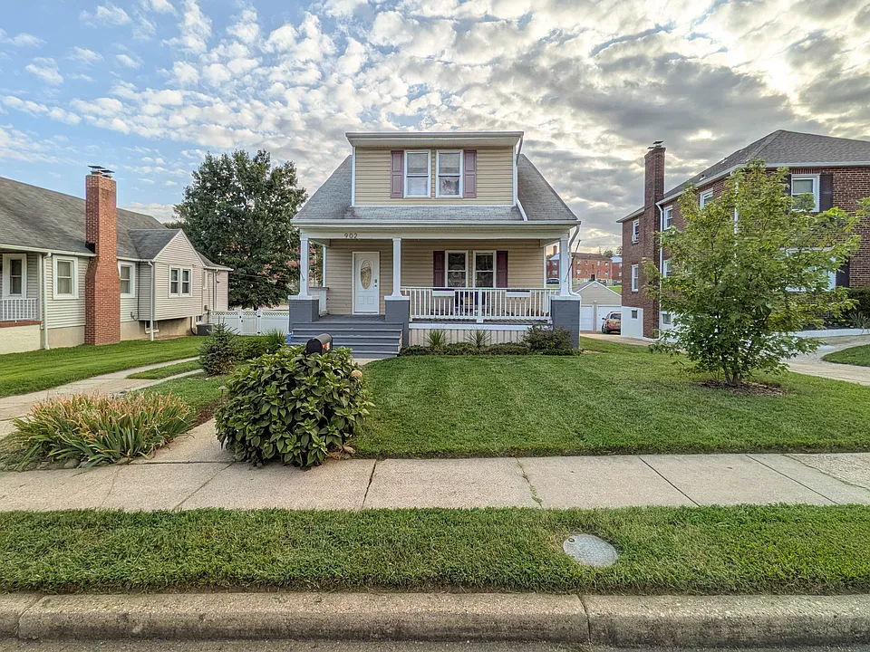 902 Saint Charles Ave