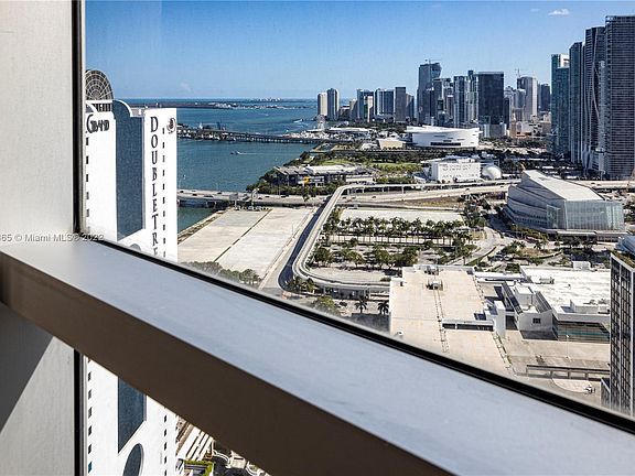 5th image of 1751 N Bayshore Dr
