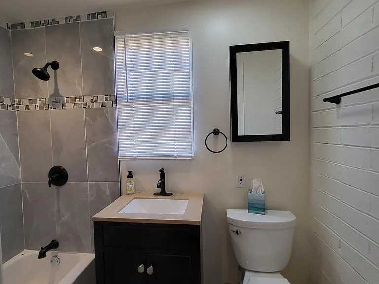 1040 N 27th Pl — Photo 39