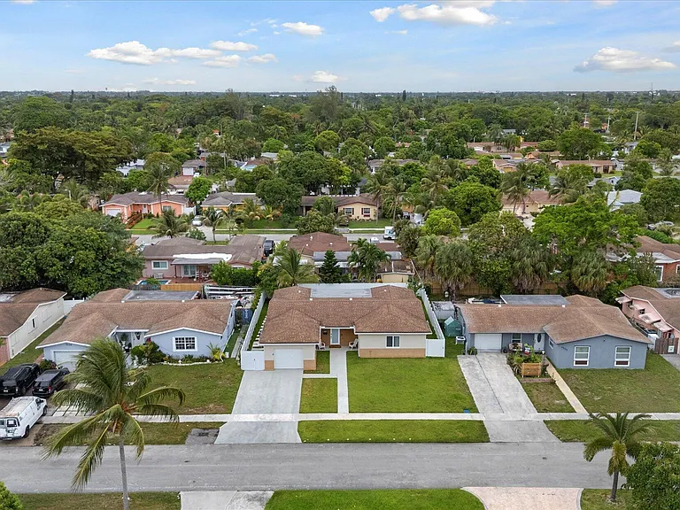 6515 SW 8th Pl — Photo 35