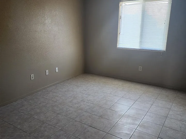10842 Railroad Ave #D — Photo 7
