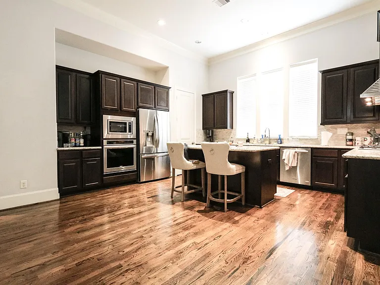 2037 Fannin Sta N — Photo 10