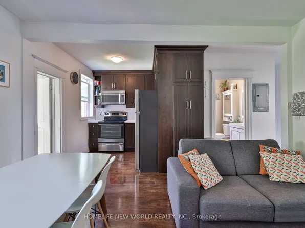 3 Roblocke Ave, Toronto, ON M6G 3R6