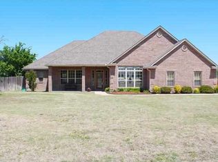 3 NW Shadow Lake Rd, Lawton, OK 73505
