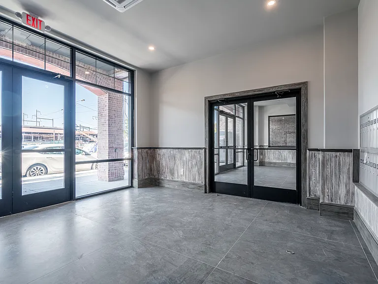 2401 Washington Ave — Photo 9