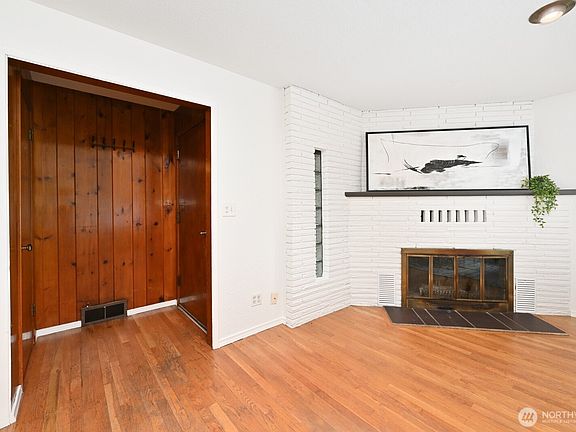 3rd image of 10625 17th Avenue SW