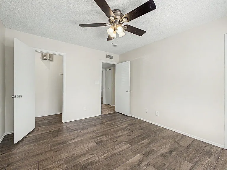 7409 S 46th St — Photo 13