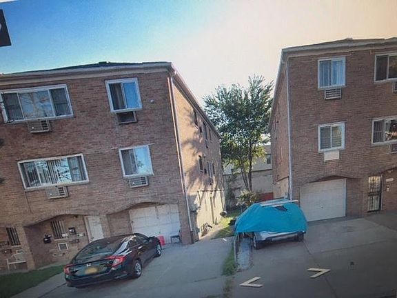 2nd image of 1057 Huntington Ave Floor 1