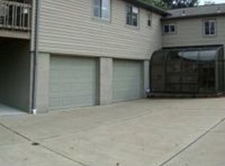 52 S Petrie Rd, Coraopolis, PA 15108