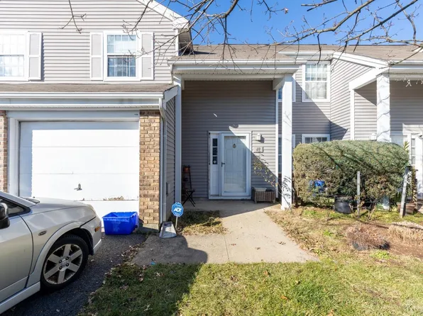 69 Renaissance Ln, New Brunswick, NJ 08901
